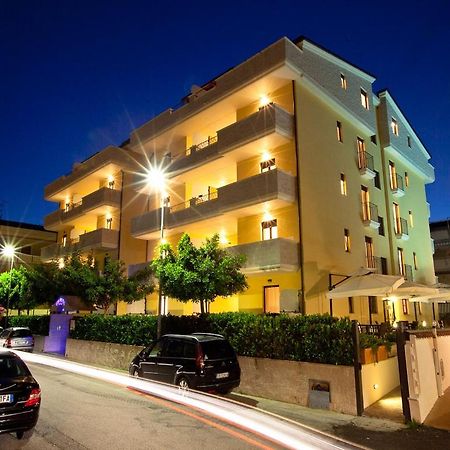 Residence La Guirita Tortoreto Екстериор снимка
